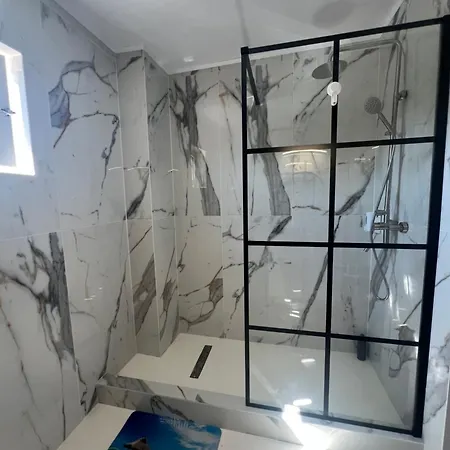 بيت ضيافة Pensiunea Aval دووا مايْ