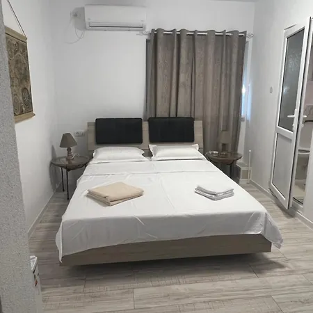 Pensiunea Aval بيت ضيافة 3*