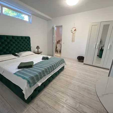 Pensiunea Aval بيت ضيافة 3*