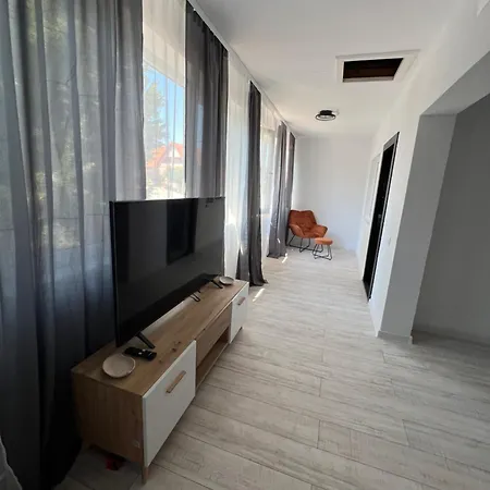 Pensiunea Aval دووا مايْ