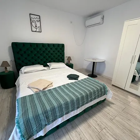 Pensiunea Aval بيت ضيافة 3*